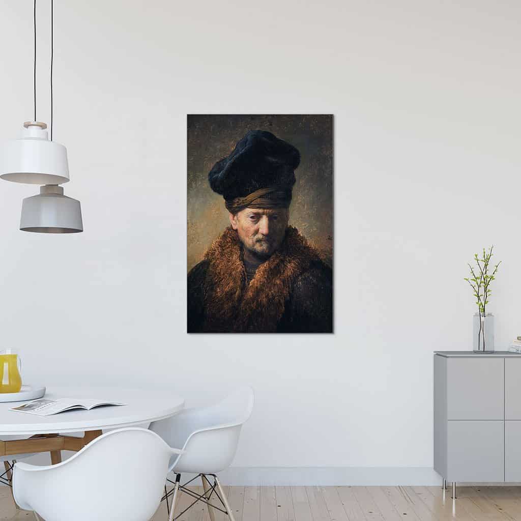 Borstbeeld van een oude man met een bontmuts op (Rembrandt)