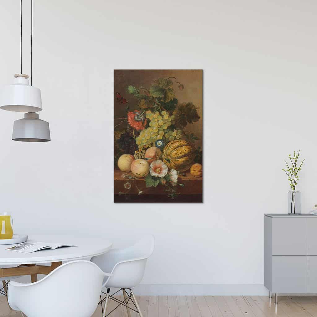 Druiven perziken, meloen en een abrikoos op een marmeren randje - Eelke Jelles Eelkema