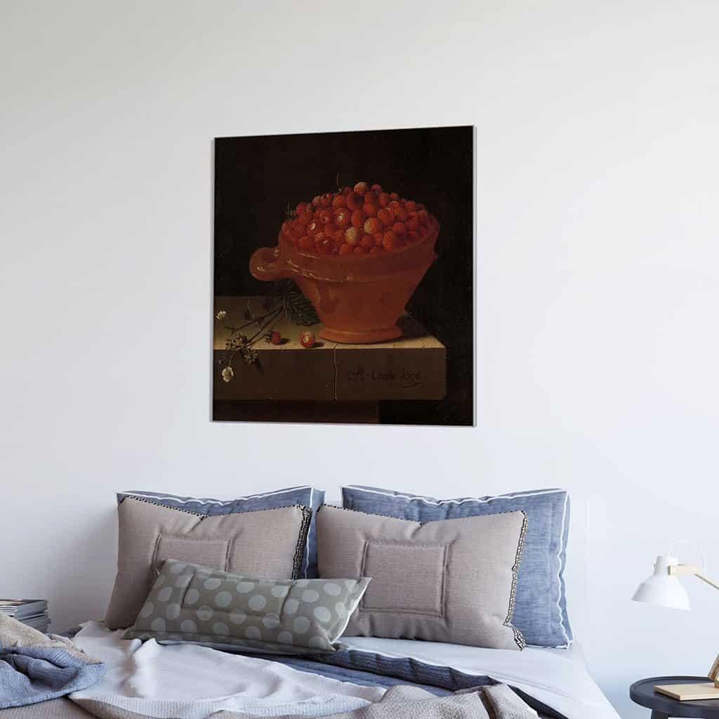 Een bakje aardbeien op een stenen plint (Adriaen Coorte)