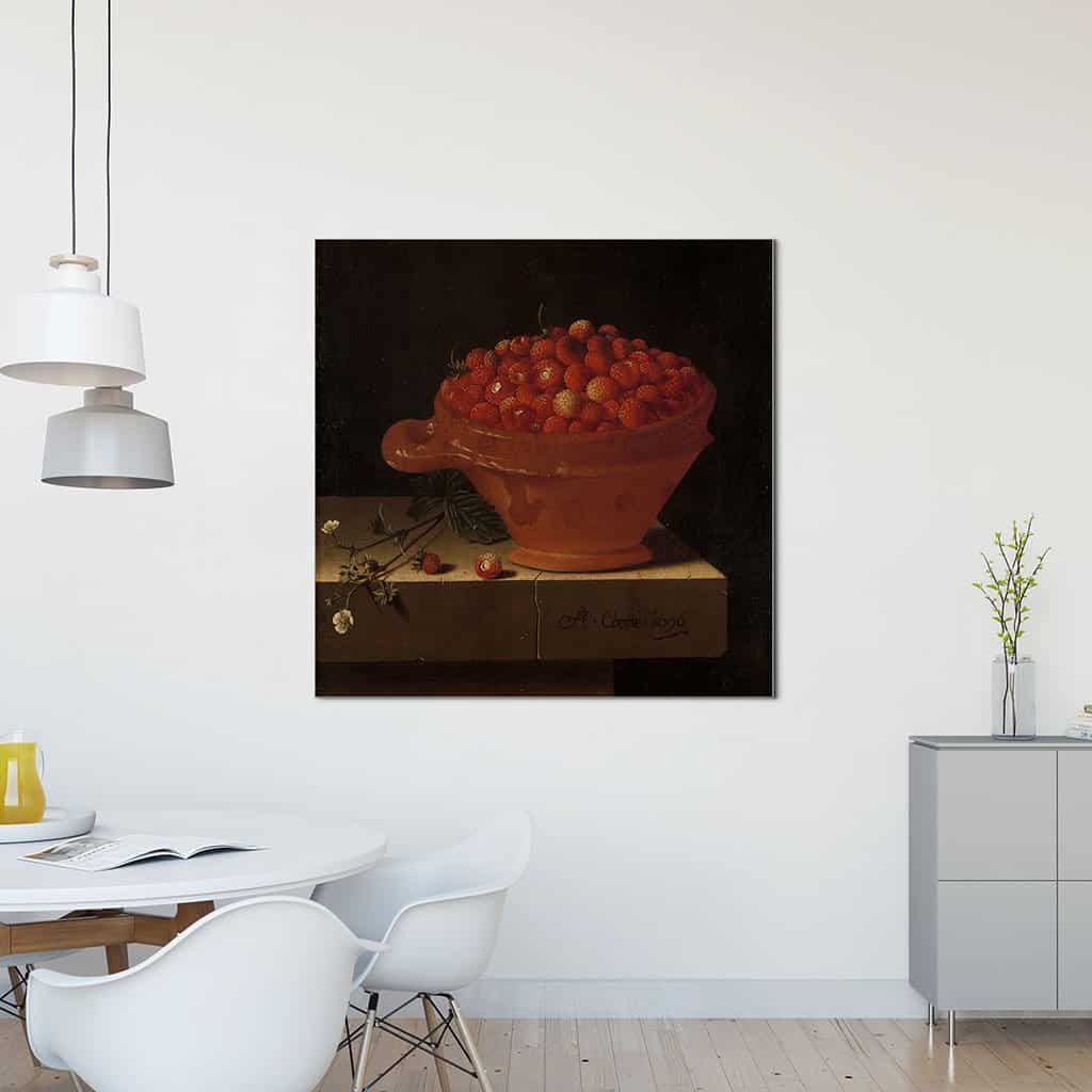 Een bakje aardbeien op een stenen plint (Adriaen Coorte)