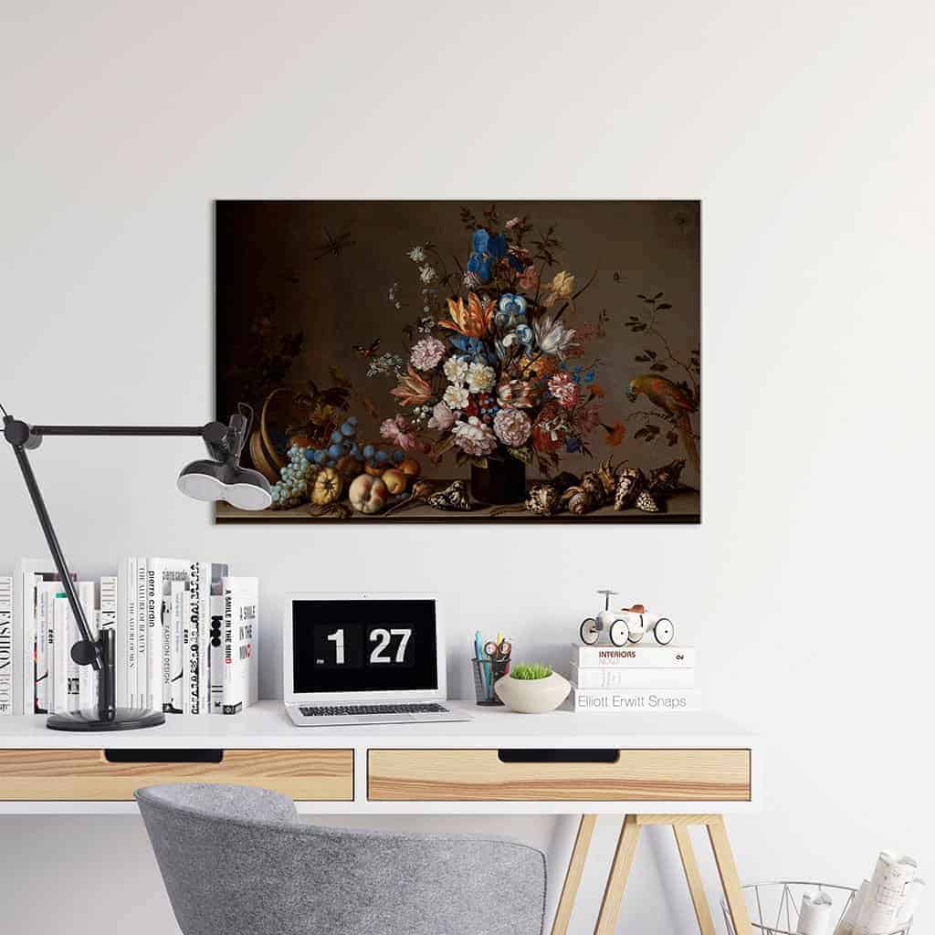 Stilleven met mand met fruit een vaas met bloemen en schelpen - Balthasar van der Ast
