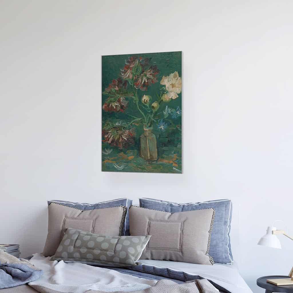 Flesje met pioenen en blauwe riddersporen (Vincent van Gogh)