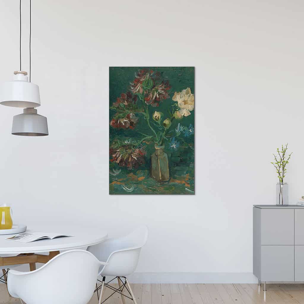 Flesje met pioenen en blauwe riddersporen (Vincent van Gogh)