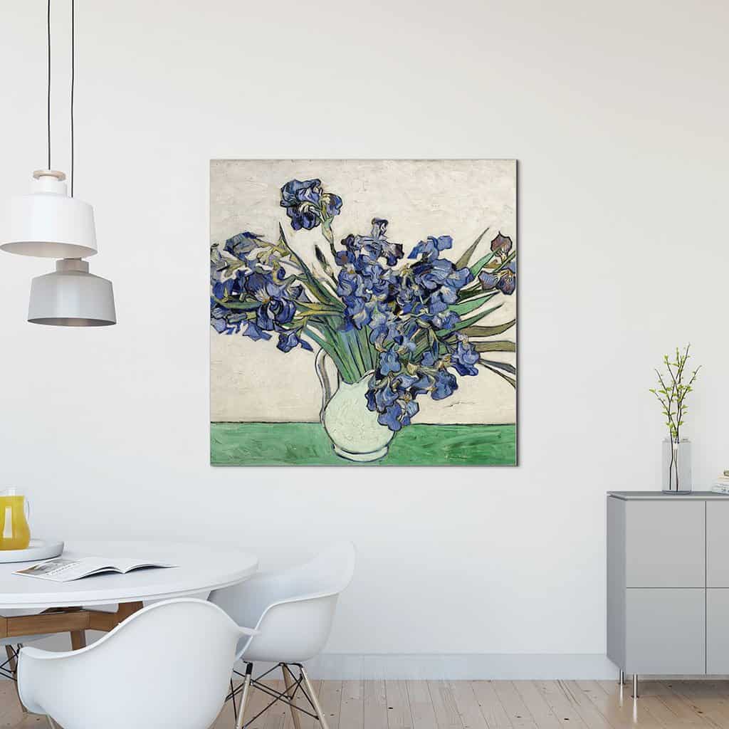 Irissen op grijze en groene achtergrond (Vincent van Gogh)