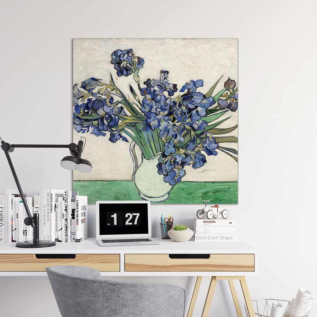 Irissen op grijze en groene achtergrond (Vincent van Gogh)