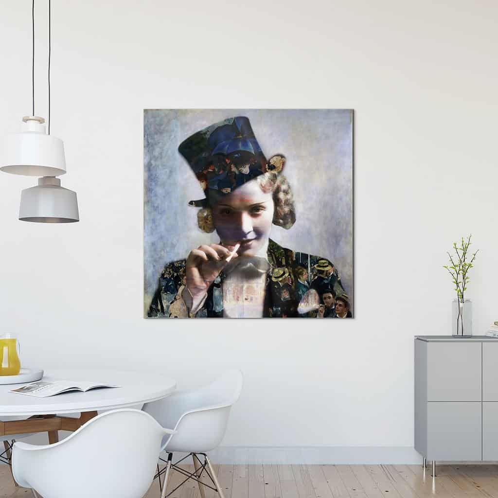 Marlene Dietrich met Renoir schilderijen
