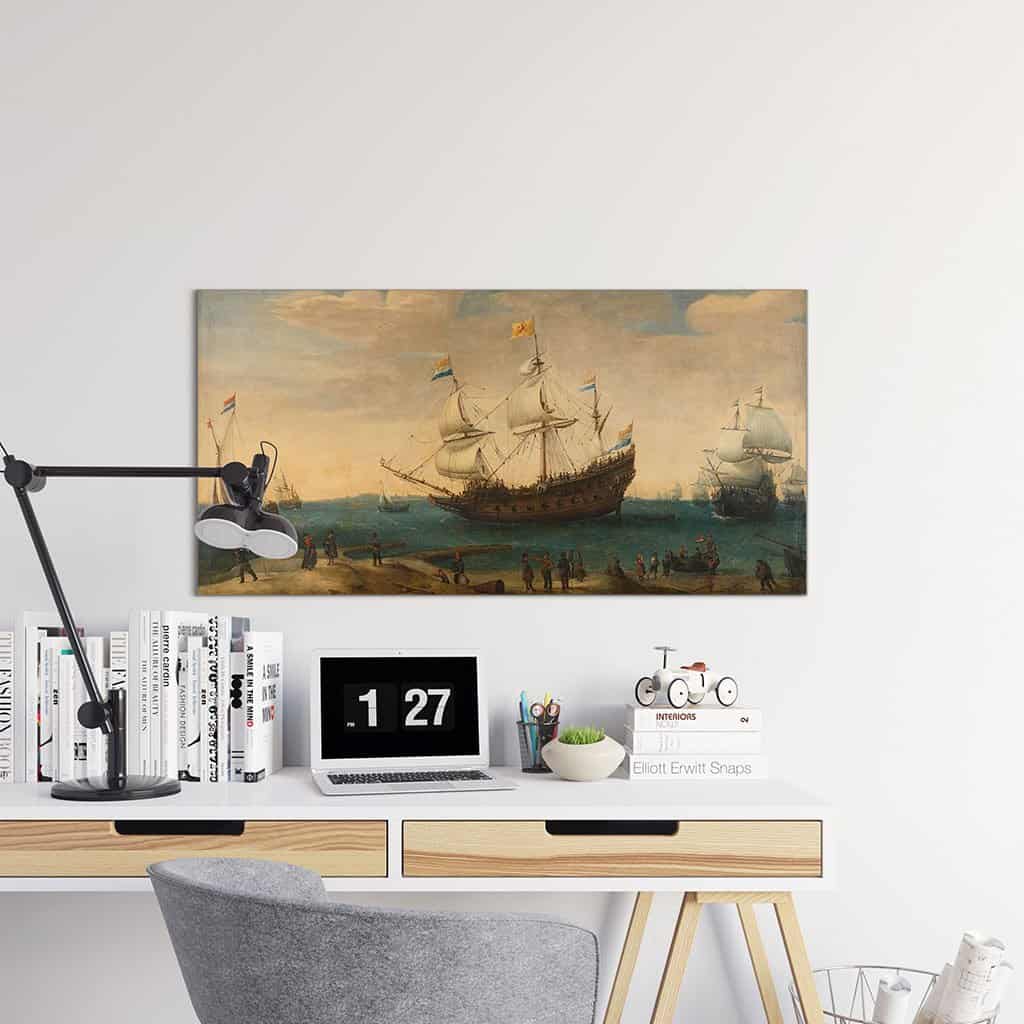 Een aantal Oost-Indiëvaarders voor de kust (Hendrik Cornelisz. Vroom)