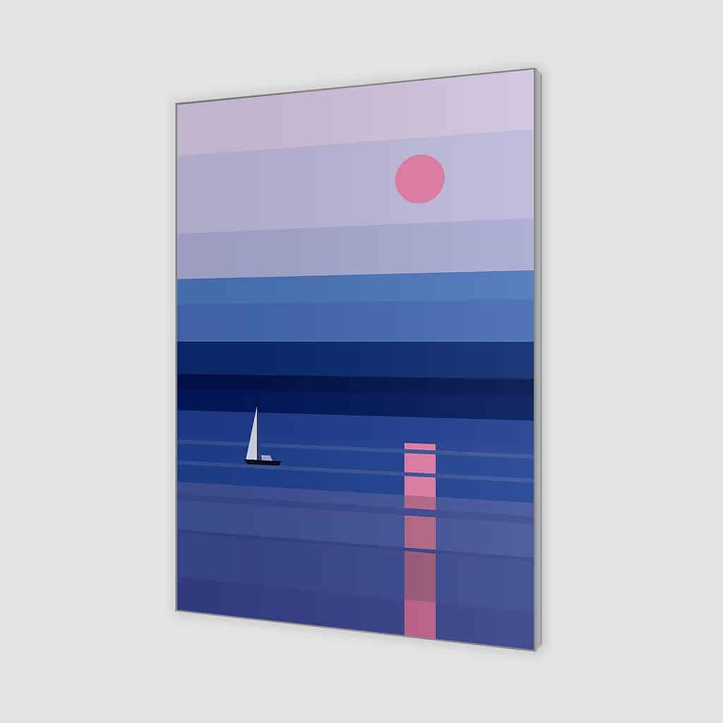 Blauw en roze zeegezicht met zeilboot
